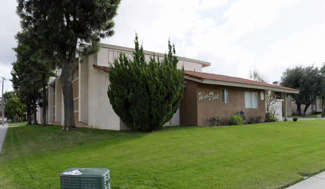 Wier Park in San Bernardino, CA - Foto de edificio - Building Photo