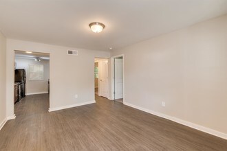 1111 Westview Dr SW-Unit -1111-03 in Atlanta, GA - Building Photo - Building Photo
