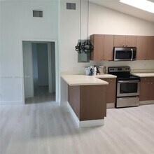 326 NE 118th St in Miami, FL - Building Photo - Building Photo