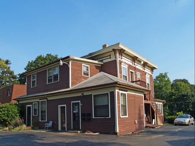 631-639 McHenry Ave in Woodstock, IL - Building Photo - Building Photo