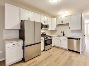 4213 W Roscoe St in Chicago, IL - Building Photo - Building Photo