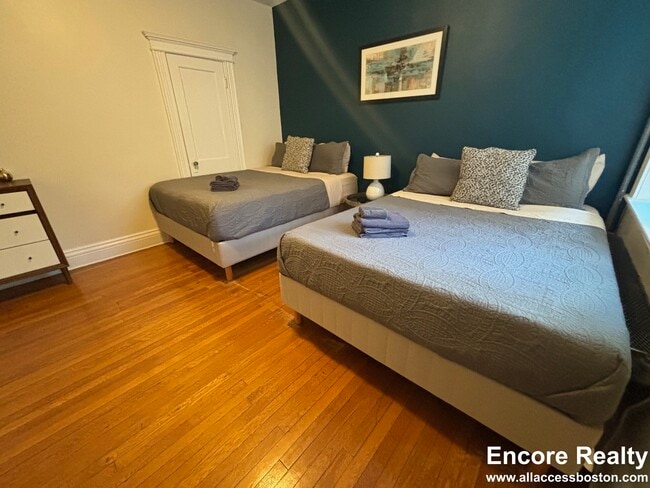 22 Euston St in Brookline, MA - Building Photo - Building Photo