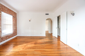 PECK APARTMENTS in Beverly Hills, CA - Building Photo - Interior Photo