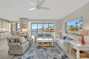 2258 Gulf Shore Blvd N in Naples, FL - Building Photo