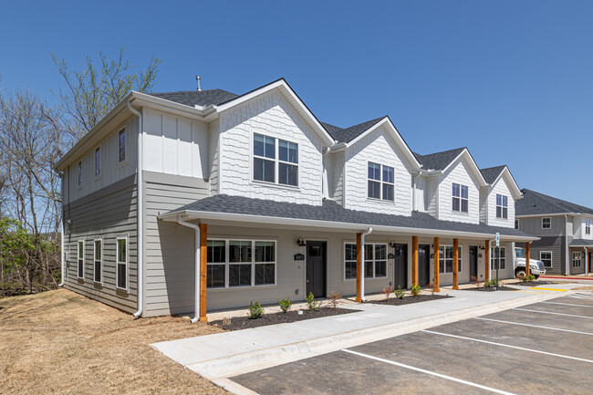 Garland Luxury Living in Fayetteville, AR - Foto de edificio - Building Photo