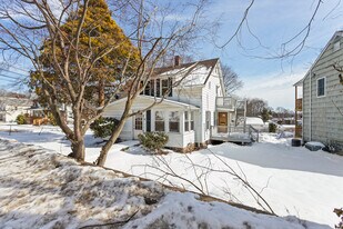 32 Bartlett Ave in Norwalk, CT - Building Photo