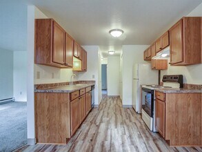 14100 SW Allen Blvd in Beaverton, OR - Building Photo - Building Photo