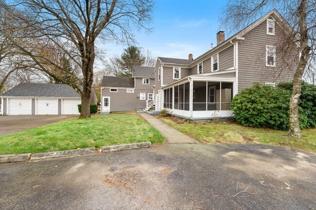 3745 Mendon Rd in Cumberland, RI - Building Photo - Building Photo