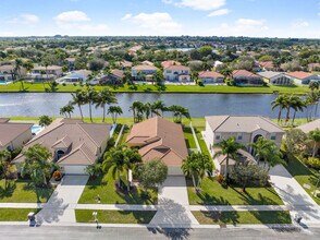 5266 Oakmont Village Cir in Greenacres, FL - Building Photo - Building Photo