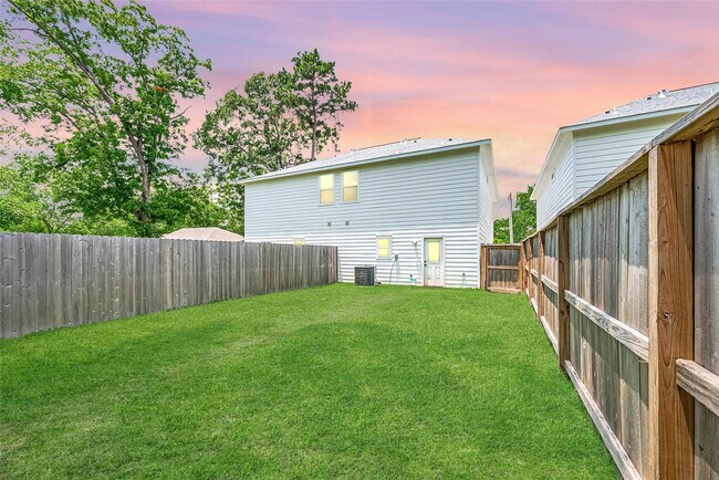 807 Avenue J in Conroe, TX - Building Photo - Building Photo