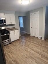 83 E Main St, Unit 1 in Branford, CT - Building Photo - Building Photo