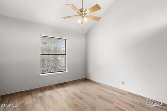 1433 Sierra De Oro Dr in El Paso, TX - Building Photo - Building Photo