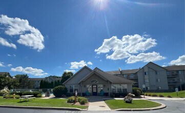 Stone Creek Apartments in Waukesha, WI - Building Photo - Building Photo