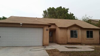 861 W Legion Rd in Brawley, CA - Building Photo