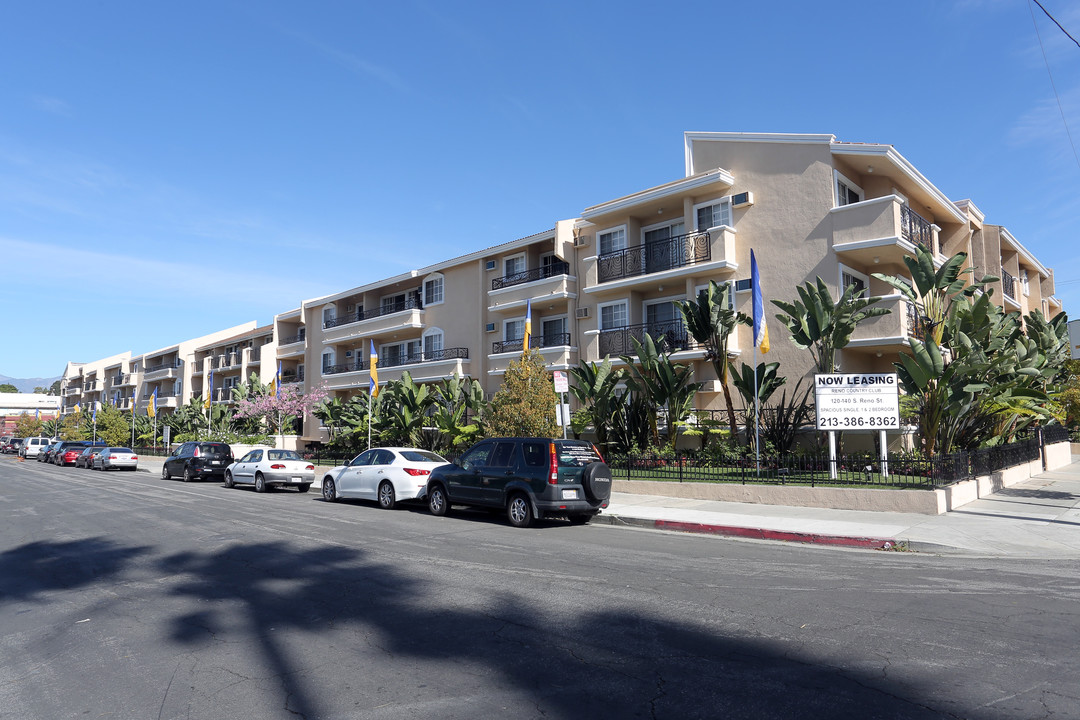 Reno Country Club Apartments in Los Angeles, CA - Building Photo