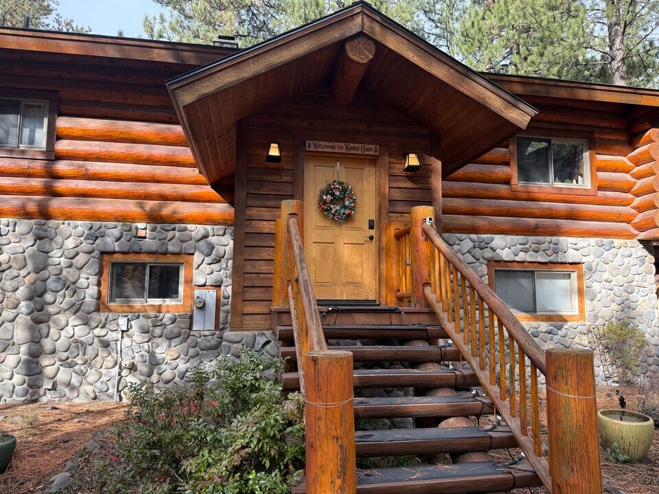 55303 Velvet Ct in Bend, OR - Building Photo