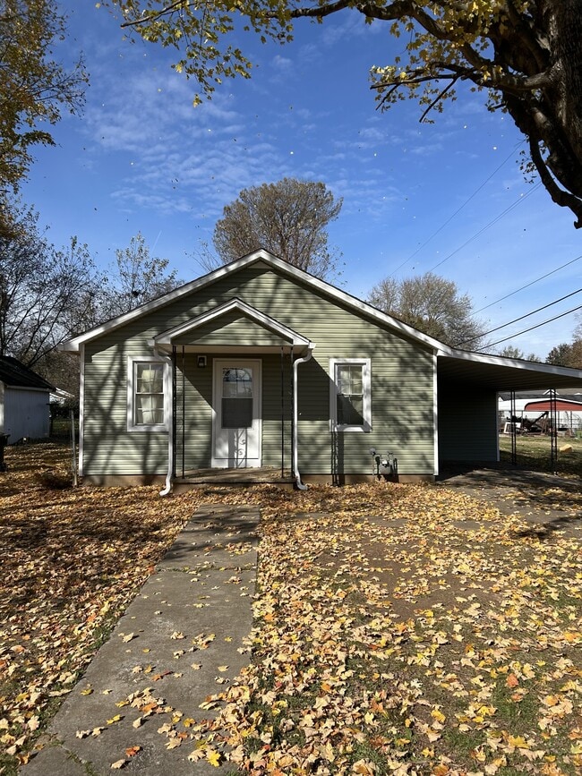 property at 103 E Parkview Dr