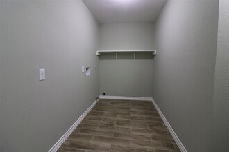 2706 Orion Dr in League City, TX - Foto de edificio - Building Photo