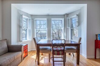 993 Memorial Dr, Unit 201 in Cambridge, MA - Building Photo - Building Photo