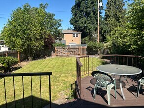 1035 22nd St NE in Salem, OR - Foto de edificio - Building Photo