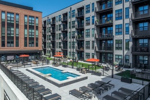 Fifth x Northwest in Columbus, OH - Building Photo