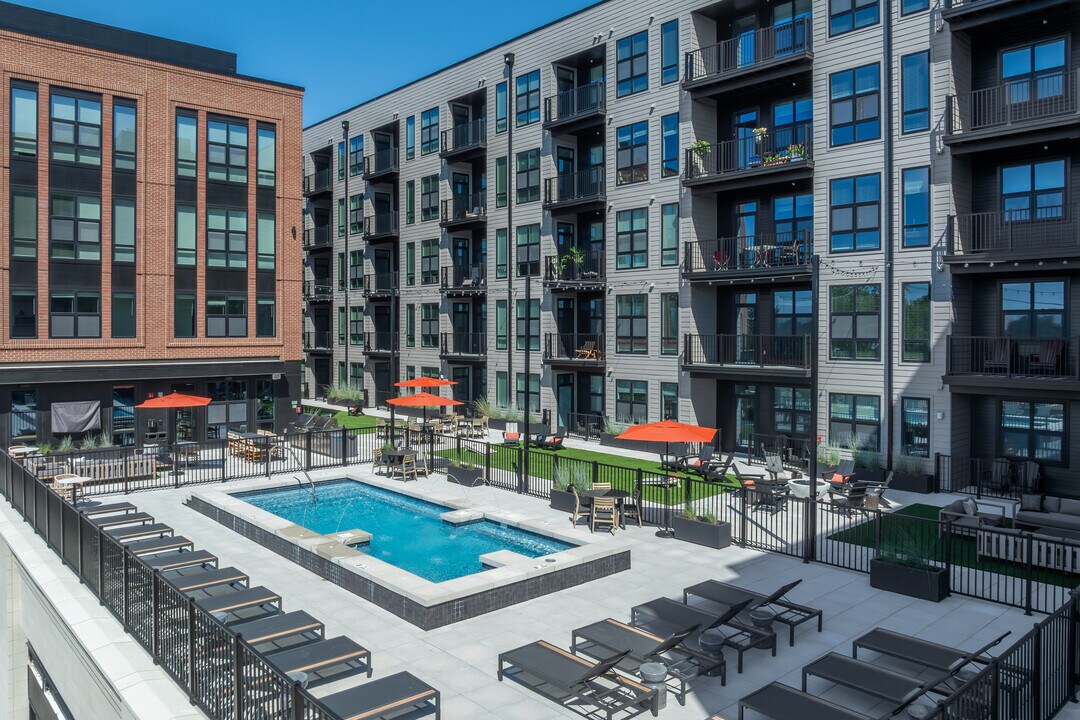 Fifth x Northwest in Columbus, OH - Building Photo