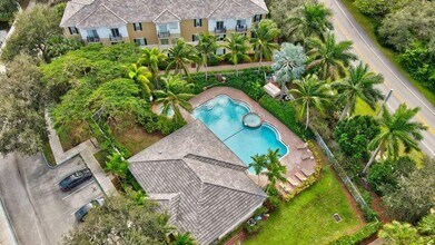 3813 NW 5th Terrace in Boca Raton, FL - Building Photo - Building Photo