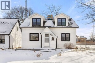 12401 Renaud St in Windsor, ON - Building Photo