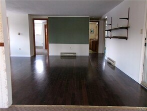 3225 Gracie Rd in Cortland, NY - Foto de edificio - Building Photo