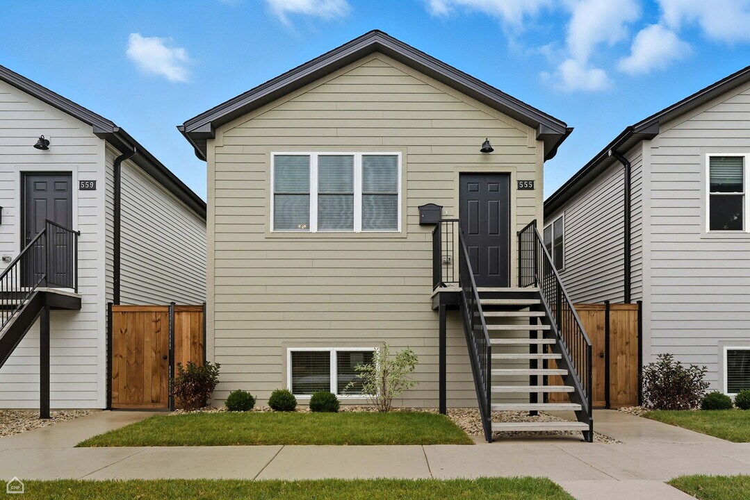 547 N Springfield Ave in Chicago, IL - Building Photo