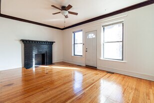910 W Belle Plaine Ave, Unit 1 in Chicago, IL - Building Photo