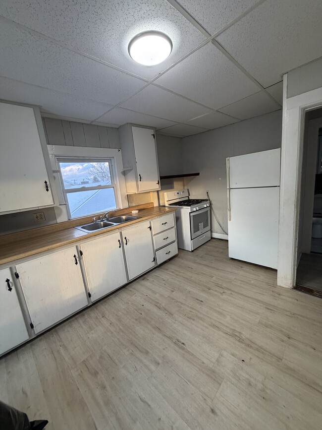 134 Pearl St, Unit 134A in Enfield, CT - Foto de edificio - Building Photo