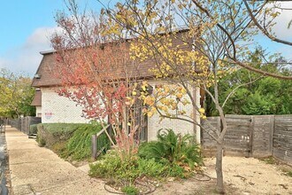 7801 Shoal Creek Blvd, Unit 140 in Austin, TX - Building Photo - Building Photo