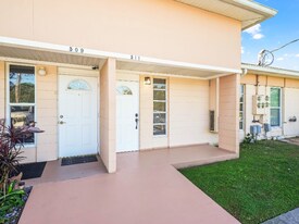 511 Club Cir in Lakeshore, FL - Building Photo