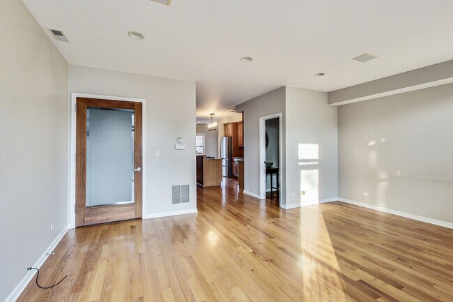 2214 W Charleston St in Chicago, IL - Building Photo - Building Photo