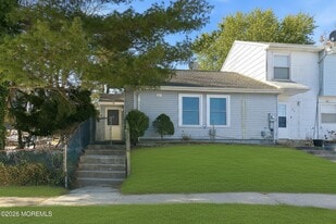 21 Potomac Ct in Barnegat Township, NJ - Building Photo