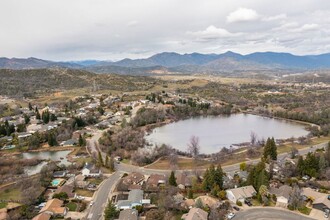 1683 Kildare Dr in Redding, CA - Foto de edificio - Building Photo