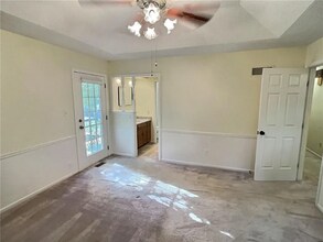 1121 NE Ridgeview Dr in Lee's Summit, MO - Foto de edificio - Building Photo