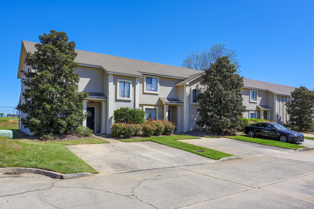 Hampton Townhomes in Warner Robins, GA - Building Photo