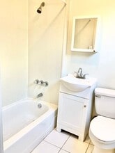 5201 Hunter Ave, Unit 3 in Cincinnati, OH - Building Photo - Building Photo