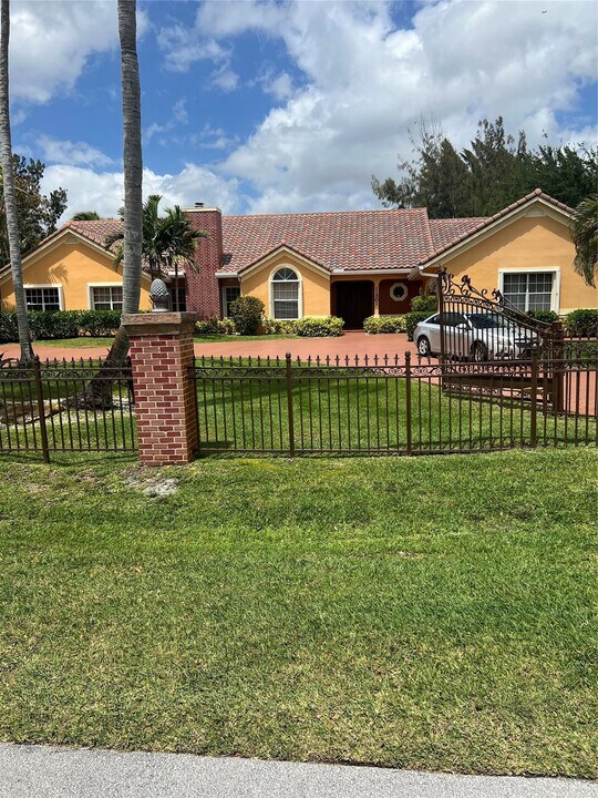 11301 SW 3rd St in Plantation, FL - Building Photo