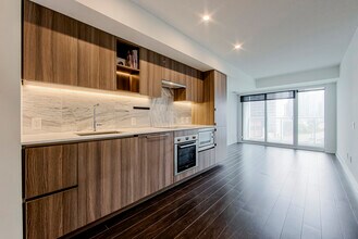 19-919 Bathurst St in Toronto, ON - Building Photo - Building Photo