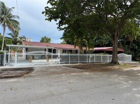 470 NE 127th St in North Miami, FL - Building Photo
