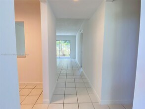 1638 Embassy Dr in West Palm Beach, FL - Building Photo - Building Photo