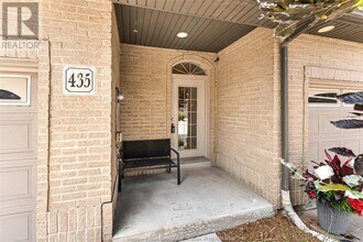 435 Sand Point Ct in Windsor, ON - Building Photo - Building Photo