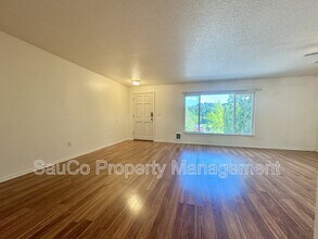 5558 SW Beaverton Hillsdale Hwy in Portland, OR - Building Photo - Building Photo