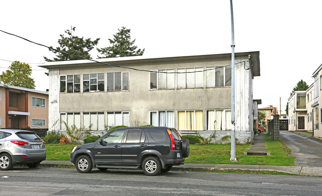 6749 Dow Av in Burnaby, BC - Building Photo - Building Photo