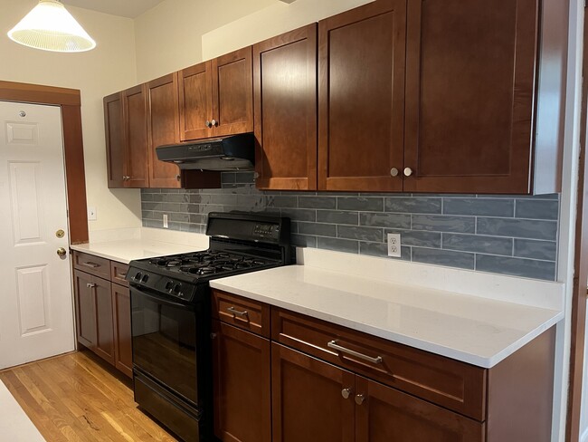 87 Bristol St, Unit 2a in Cambridge, MA - Foto de edificio - Building Photo
