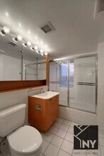 346 9th Ave in New York, NY - Building Photo - Building Photo