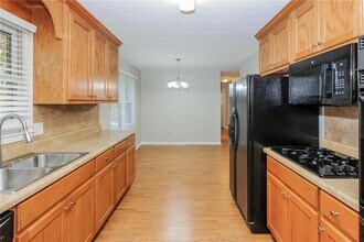 609 Evergreen Dr in Woodstock, GA - Building Photo - Building Photo